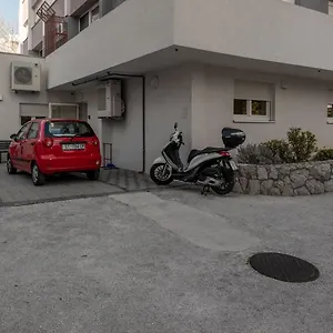 Elli Hostal Split